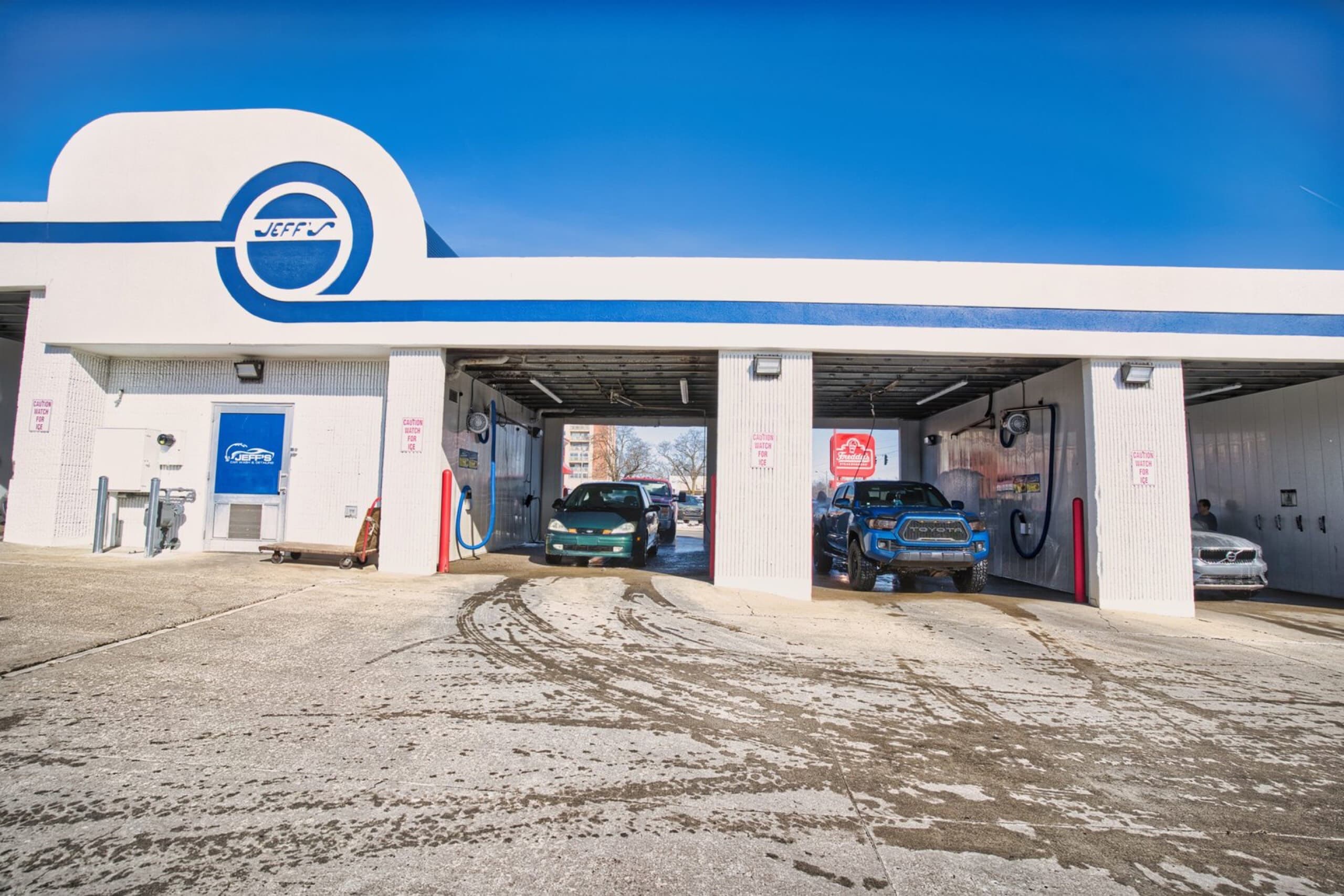Jeff's Self Service car wash bays in Lexington, KY